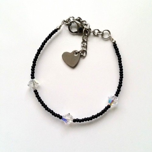 Bracelet fantaisie chaine  fil cablé en acier avec perles cristal de swarovski et perles de rocaille chaine acier