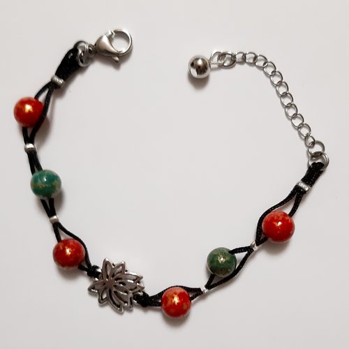 Bracelet perles en  jade rouge et vert doré sur fil polyamide noir
