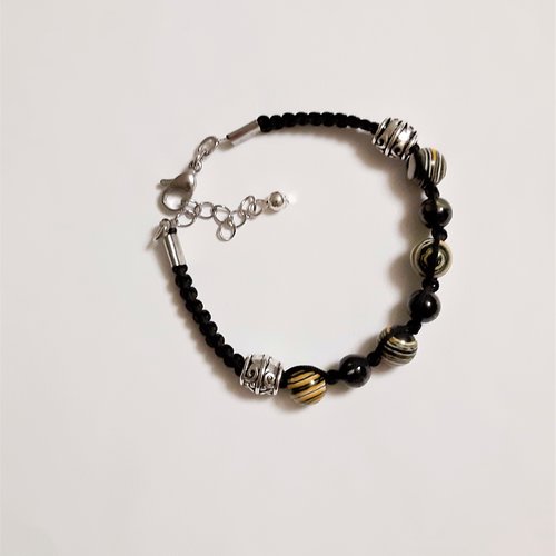 Bracelet en cordon macramé noir perles howlite