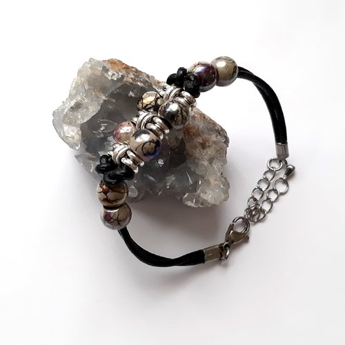 Bracelet  perles irisées acrylique ,cordon cuir noir,bracelet femme