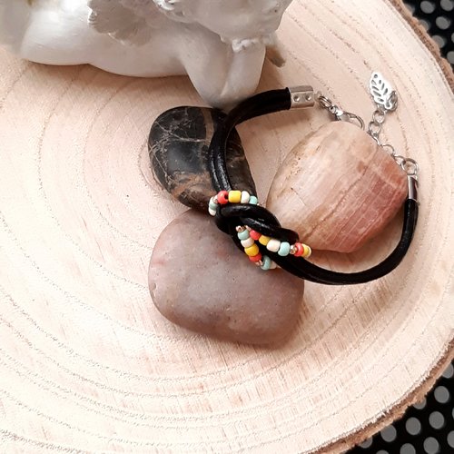 Bracelet cordon cuir noir et perles de rocaille multicolor