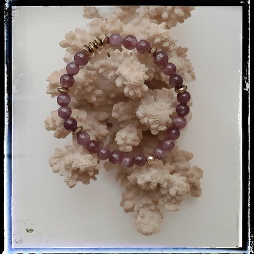 Bracelet en pierre minérale lépidolite et hématite teinté doré