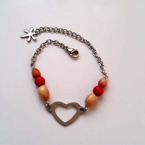 Bracelet  perles en corail et en bois hêtre  connecteur coeur en acier