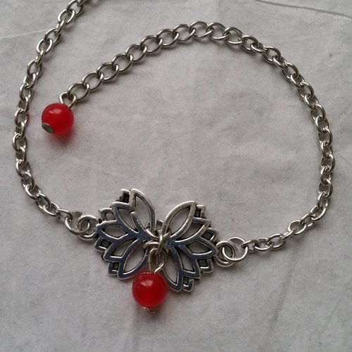 Bracelet perles pierres de gemme jade rouge et breloque lotus