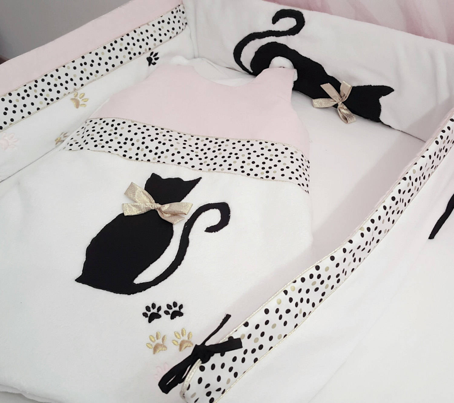 Tour De Lit Bebe Fille Rose Chat Un Grand Marche