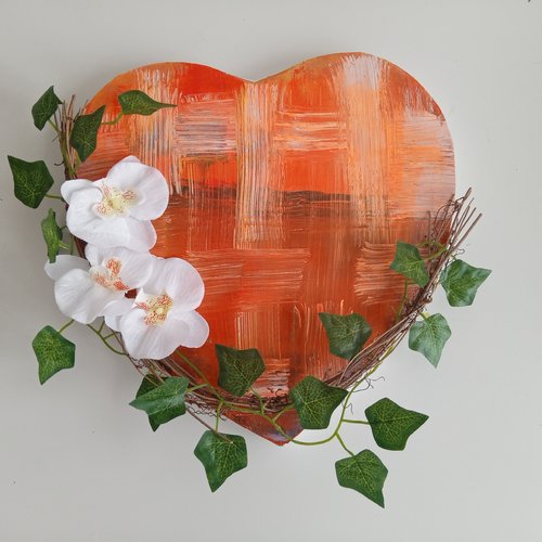 Grand coeur florale peint  à suspendre avec orchidées artificiels
