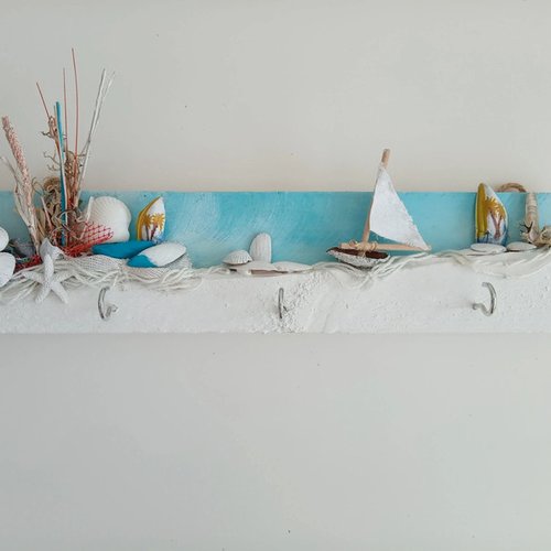 Porte clé mural marin en bois avec  voilier, coquillages - long 38 cm