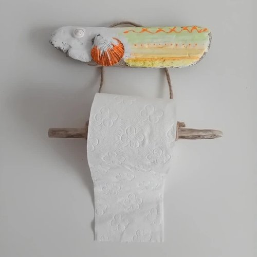Porte papier toilette marin en forme de poisson en bois flotté coloré