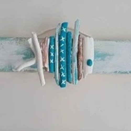 Suspension marine : poisson en bois flotté peint