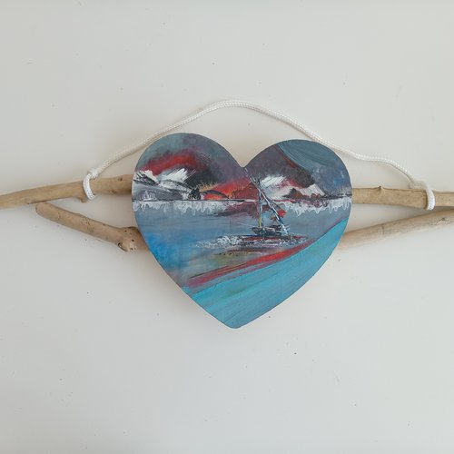 Suspension   : coeur  marin en bois peint encadré par du bois flotté