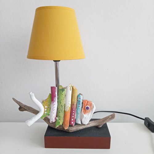 Lampe marine avec poisson en bois flotté - hauteur 35 cm