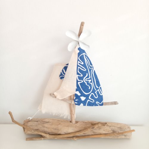 Grand voilier en bois flotté - hauteur 36 cm