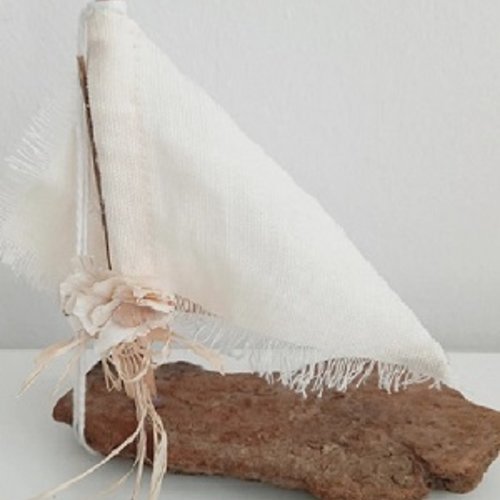 Voilier de charme en bois flotté - hauteur 17 cm