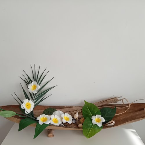 Grande barque exotique en feuille de coco avec fleurs frangipane - long 77 cm