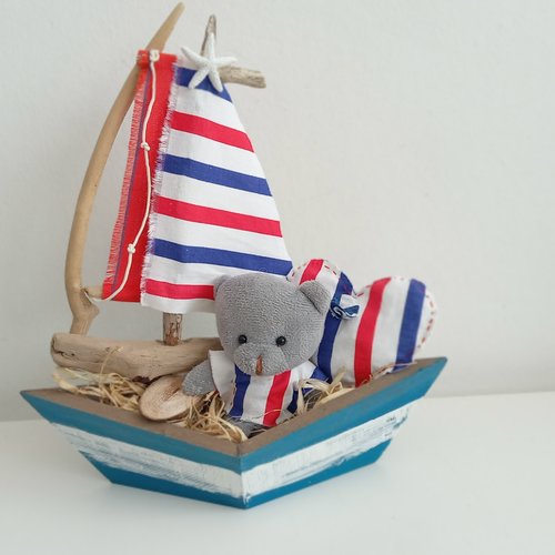 Barque marin en bois/bois flotté  et sa peluche : décoration  pour chambre bébé