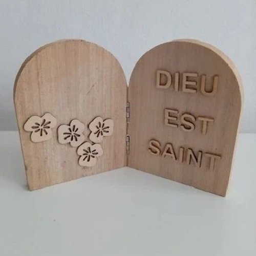 Décoration chrétienne  sur icone en bois : dieu est saint