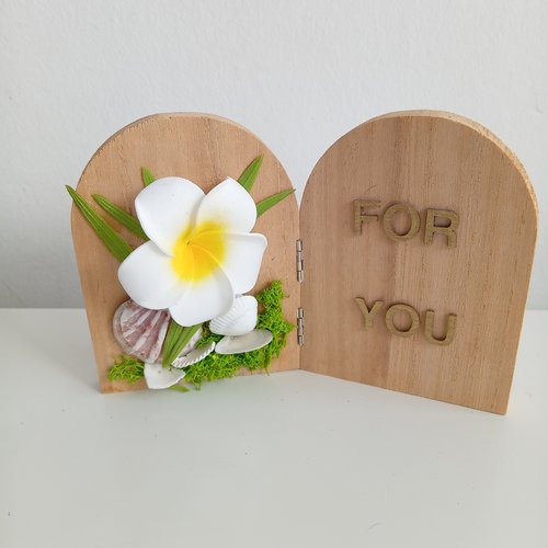 Décoration polynésie : icone exotique en bois/fleur frangipane