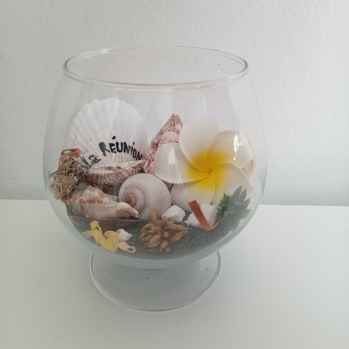 Souvenir ile de la réunion : grand verre  décoratif avec sable noir/ coquillages