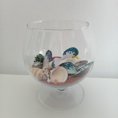 Grand verre décorative exotique avec sable bordeaux,coquillages