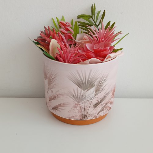 Bouquet rosé de plantes succulentes avec pot florale