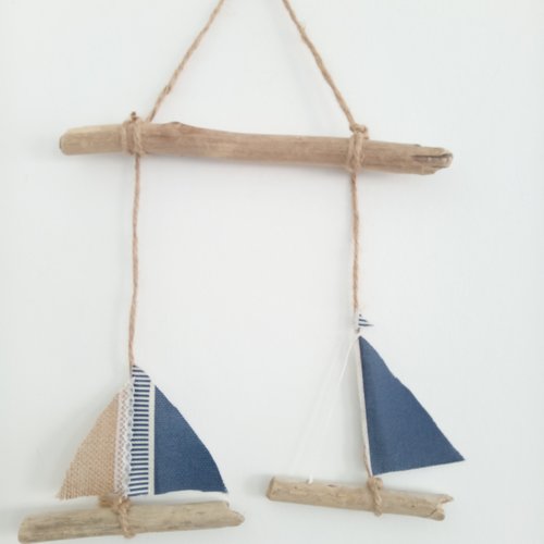 Suspension marine avec voiliers en bois flotté - longueur  51 cm
