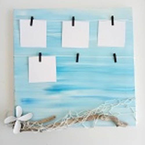 Pêle mêle/porte photos marin sur toile avec bois flotté/voilier, coquillages, filet de pêche