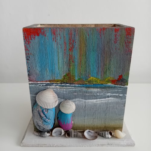 Pot à crayon en bois exotique  avec bord de mer peint