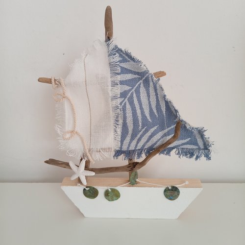 Voilier en bois/bois flotté - hauteur 23 cm