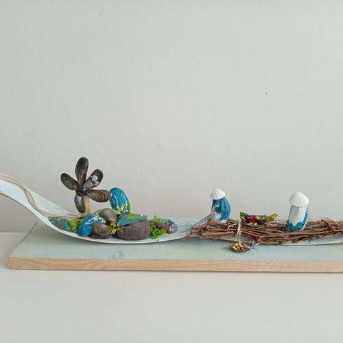 Grande maquette exotique  : paysage asiatique avec figurine en coquillages