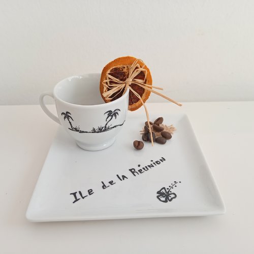 Tasse et sous tasse à café décoratif avec épices séchées  "souvenir ile de la réunion