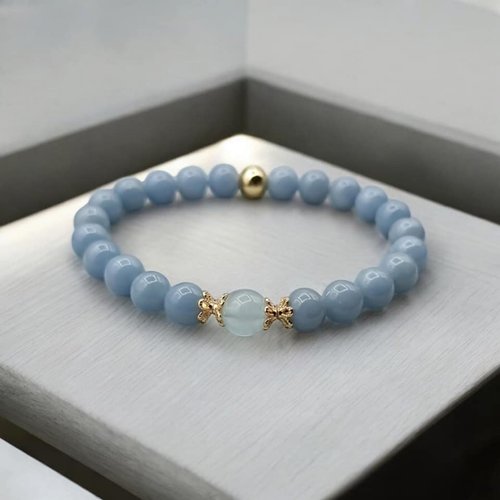 Angélite. aigue-marine. bracelet fait à la main