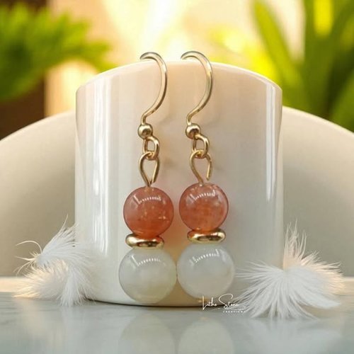 Pierres de soleil. pierres de lune. boucles d'oreilles faites à la main.