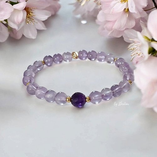 Améthyste. bracelet en pierres naturelles. fait à la main