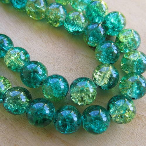 Lot de 20 perles de 8 mm en verre craquelé de couleur: vert pomme/vert sapin. 