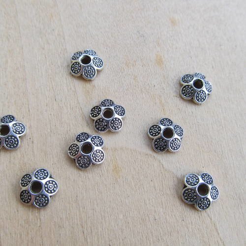 Lot de 20 coupelles de forme corolle de 8 mm, en métal couleur: argent vieilli.