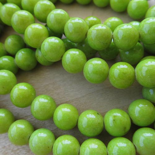 *lot de 10 perles de 10 mm de diamètre en jade véritable  teinté: vert anis.