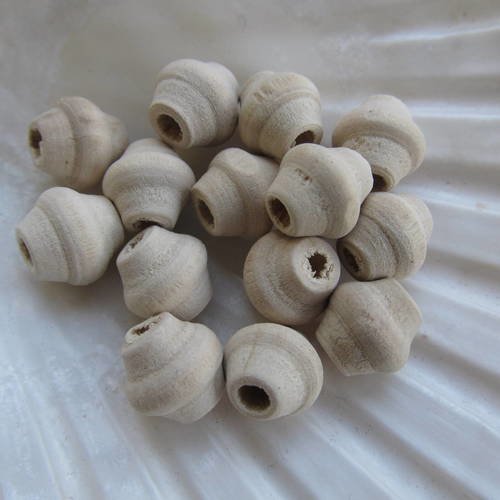 Lot de 10 perles de 10 x 9 mm en bois naturel teinte: bois blanc.