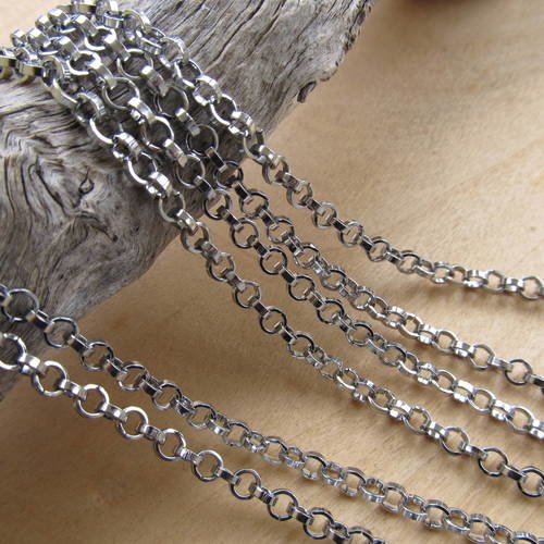 50 cm de chaîne en mailles rondes de 4 mm de diamètre en inox massif.