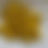 Lot de 50 perles de 8 mm de diamètre en bois peint de couleur: jaune d'or. 