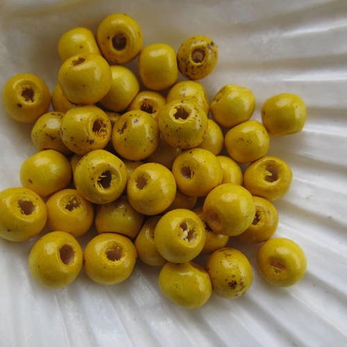 Lot de 50 perles de 8 mm de diamètre en bois peint de couleur: jaune d'or. 