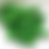 Lot de 50 perles de 8 mm de diamètre en bois peint de couleur: vert feuille. 