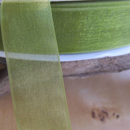 2 m de ruban en organza de 20 mm de largeur de couleur: vert mousse.