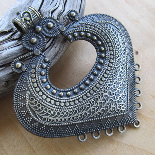 *grand pendentif de style oriental, de 84 mm x 74 mm, en métal de couleur bronze