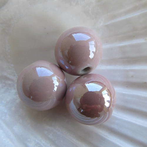 Lot de 2 perles rondes de 14 mm de diamètre en porcelaine, nacrées couleur: rose soie.