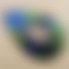 *grand pendentif en forme de goutte de 76 x 46 mm, en métal doré émaillé: vert/ bleu jean.