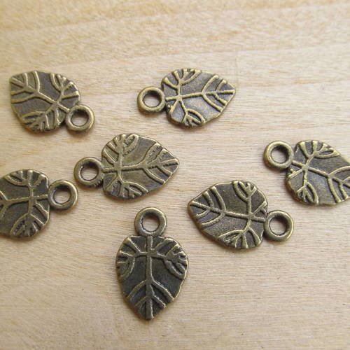 Lot de 10 breloques feuille de 18 mm x 11.5 mm en métal couleur bronze.