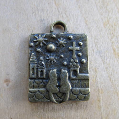 Pendentif rectangulaire de  30 x 22 mm, décor "couple de chat" en métal de couleur bronze. 