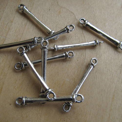 Lot de 20 connecteurs barre de style tibétain 33 x 4.5 mm en métal couleur argent vieilli. 