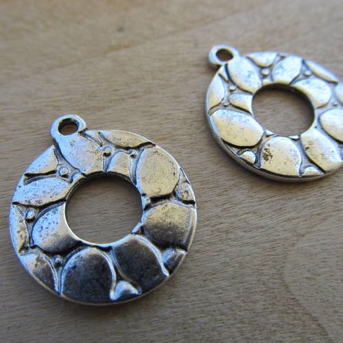 Lot de 2 breloques en forme de rondelle, de 22 x 20 mm, en métal argent vieilli. 