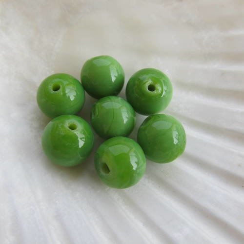 *lot de 4 perles artisanales en verre au chalumeau, de 10 mm de diamètre, de couleur: vert feuille.